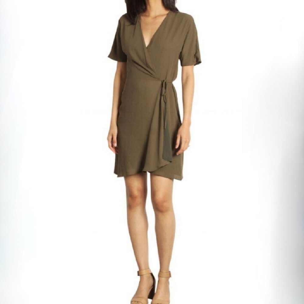 Mod Ref The Port Nursing Friendly  Woven Wrap Dress in Olive